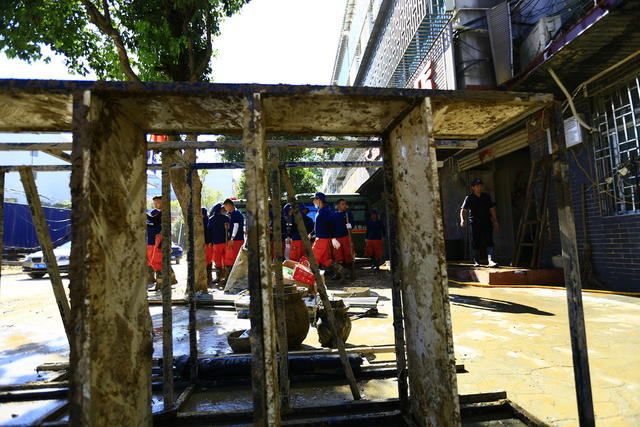 湖南  郴州  资兴  州门司   格美  暴雨  山洪  泥石流 防汛救灾  灾后重建  灾后自救   应急  消防  部队  官兵  干群  团结  合力    救灾  现场   家园

