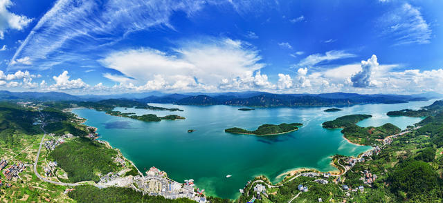 航拍  郴州  资兴市  东江湖  东江湾  小东江  白廊镇  五岛一村  回龙山  风光  东江湖 水面 
 波光粼粼   朝霞  蓝天  白云  霞光  山水画卷  航拍  黄建华 