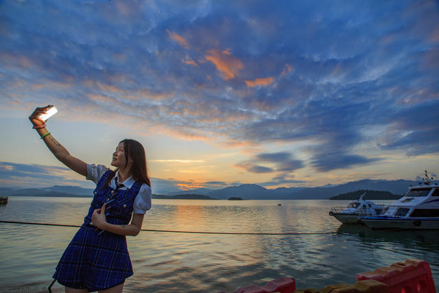 航拍  郴州  资兴市  东江湖  东江湾  小东江  白廊镇  五岛一村  回龙山  风光  东江湖 水面 
 波光粼粼   朝霞  蓝天  白云  霞光  山水画卷  航拍  黄建华 