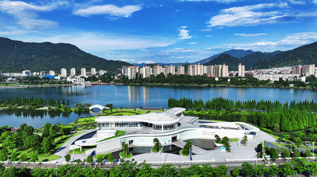 航拍  郴州  资兴市  东江湖  东江湾  小东江  白廊镇  五岛一村  回龙山  风光  东江湖 水面 
 波光粼粼   朝霞  蓝天  白云  霞光  山水画卷  航拍  黄建华 
