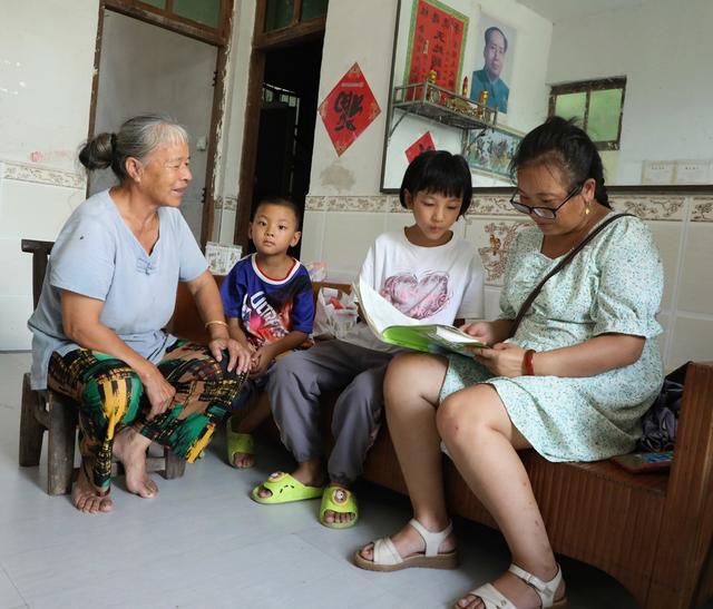    开学前夕家访忙