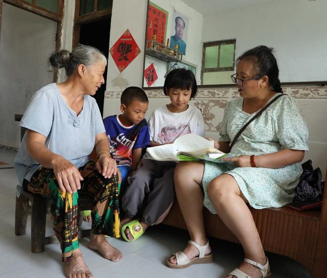    开学前夕家访忙