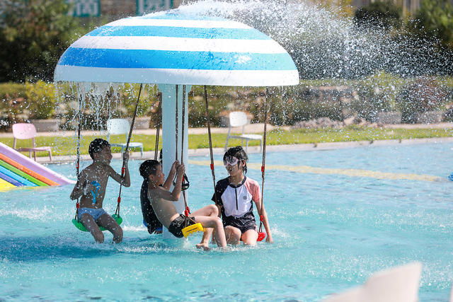 亲水 消暑 享清凉 游泳 小朋友