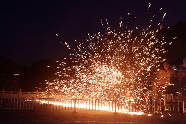 打铁花  火壶  表演  非遗  夜经济  湖南邵东