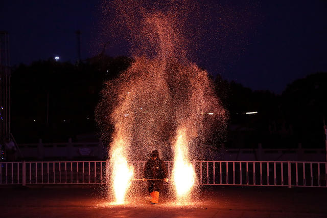 打铁花  火壶  表演  非遗  夜经济  湖南邵东