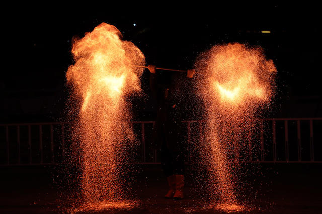 打铁花  火壶  表演  非遗  夜经济  湖南邵东