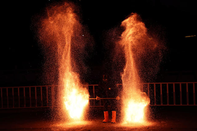 打铁花  火壶  表演  非遗  夜经济  湖南邵东