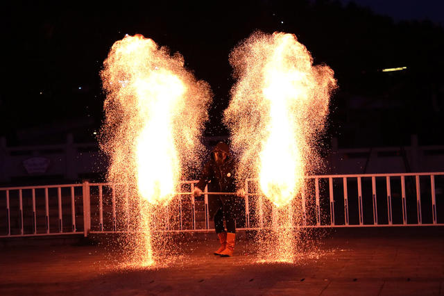 打铁花  火壶  表演  非遗  夜经济  湖南邵东