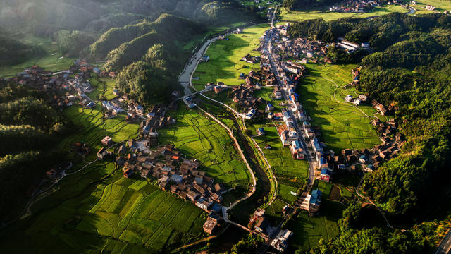 侗族 山 公路 河流 乡村 丰收 美景
