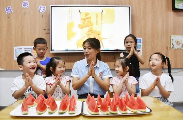  “啃秋”迎立秋