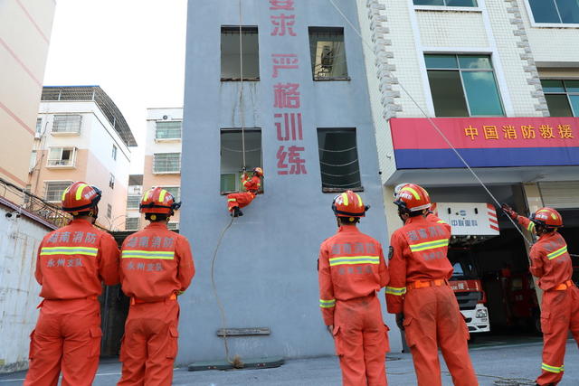 消防 高温 烈日 练兵 
