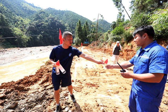 抗洪救灾 驰援灾区 高温劳动者 酷暑送清凉 重建家园