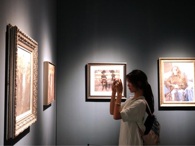 俞晓夫，艺术大展