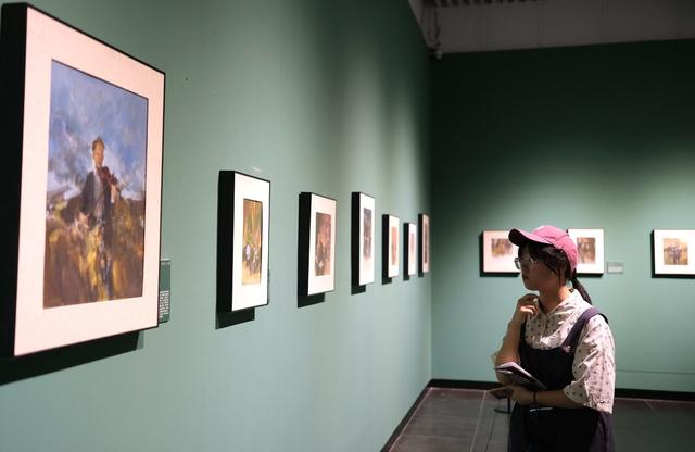 俞晓夫，艺术大展