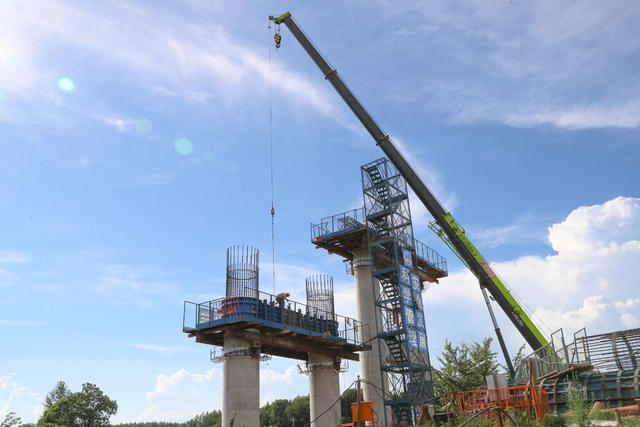交通  高速  战高温  建设