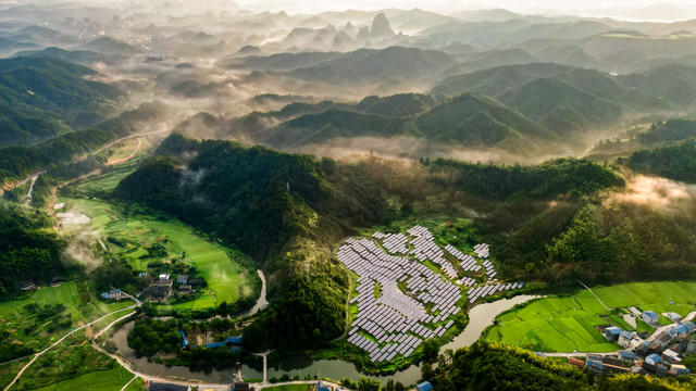 侗乡 稻田 河流 晨雾 光伏 发电 助推 乡村 振兴