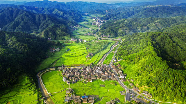 侗乡 稻田 公路 青山 民居 美景