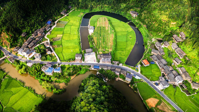 侗乡 稻田 公路 青山 民居 美景