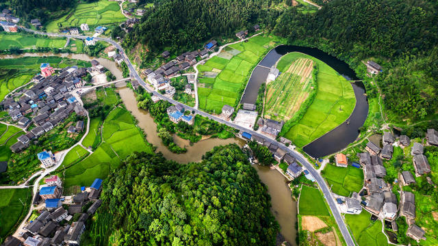 侗乡 稻田 公路 青山 民居 美景
