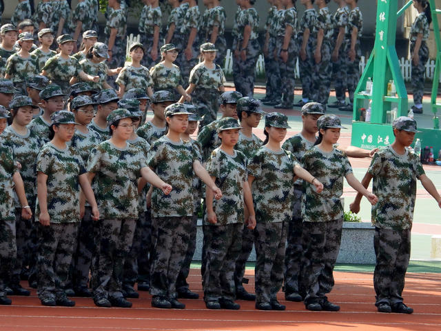 通道 一中 开展 新生 学前  军训