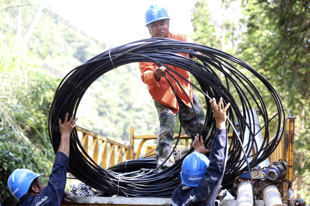 抗洪抢险 恢复重建工作 抢险救援 保障受灾群众 重建美好家园