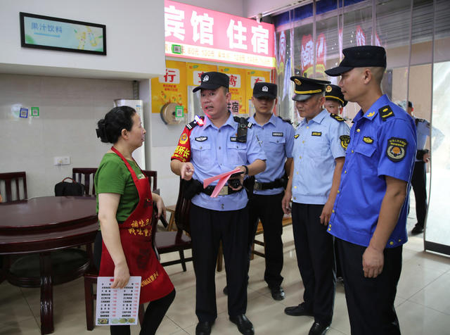 怀铁警方积极打造“平安站区”