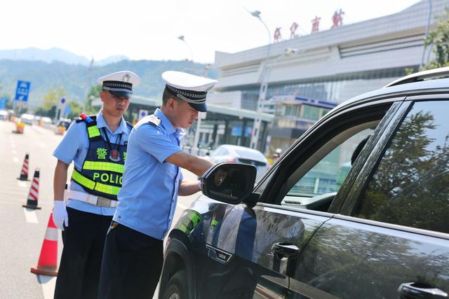 怀铁警方积极打造“平安站区”