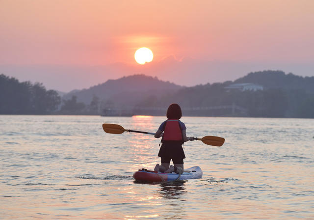 水上运动  健身  锻炼  夏日  清凉  摩托艇  浆板  户外运动
