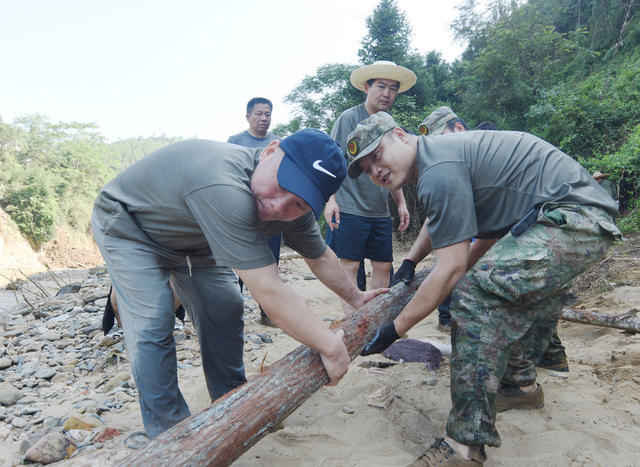 资兴：搭建便民桥  