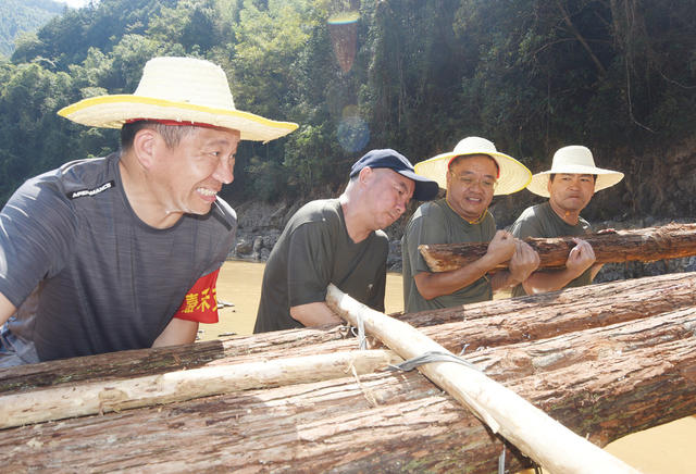 资兴：搭建便民桥  