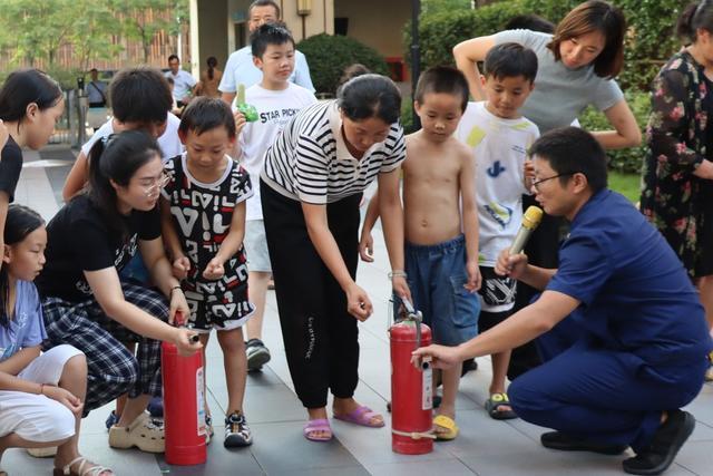 夏季 防火 消防 安全 宣传 进小区 自救 安全意识