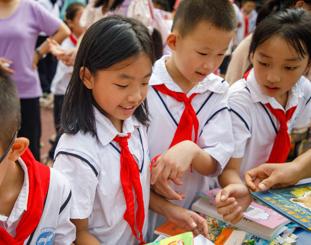 通道   小学生   图书    漂流   阅读  