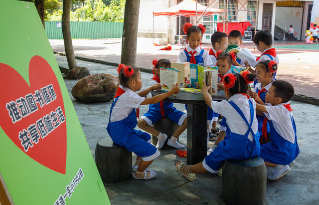 通道   小学生   图书    漂流   阅读  