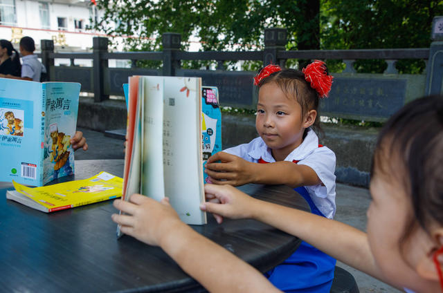 通道   小学生   图书    漂流   阅读  