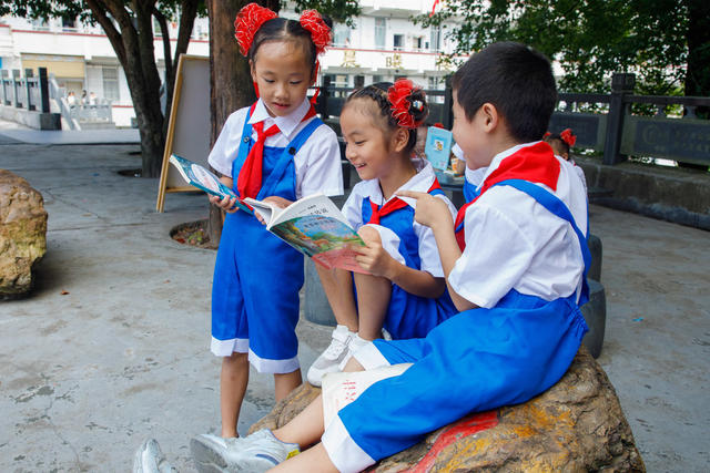 通道   小学生   图书    漂流   阅读  