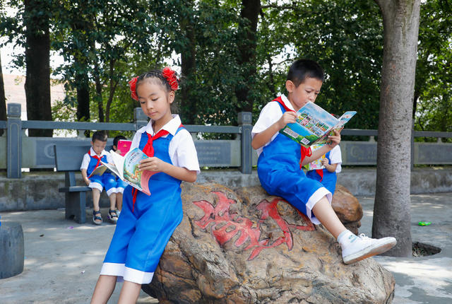 通道   小学生   图书    漂流   阅读  
