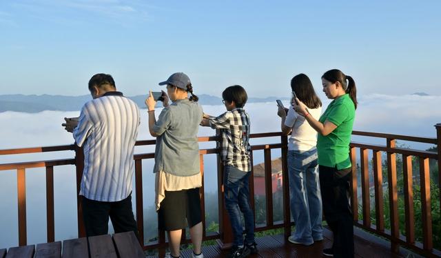 云海奇观 醉美游人
