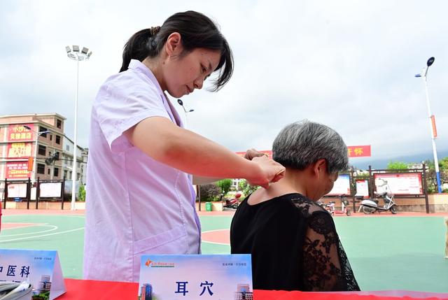 义*诊
