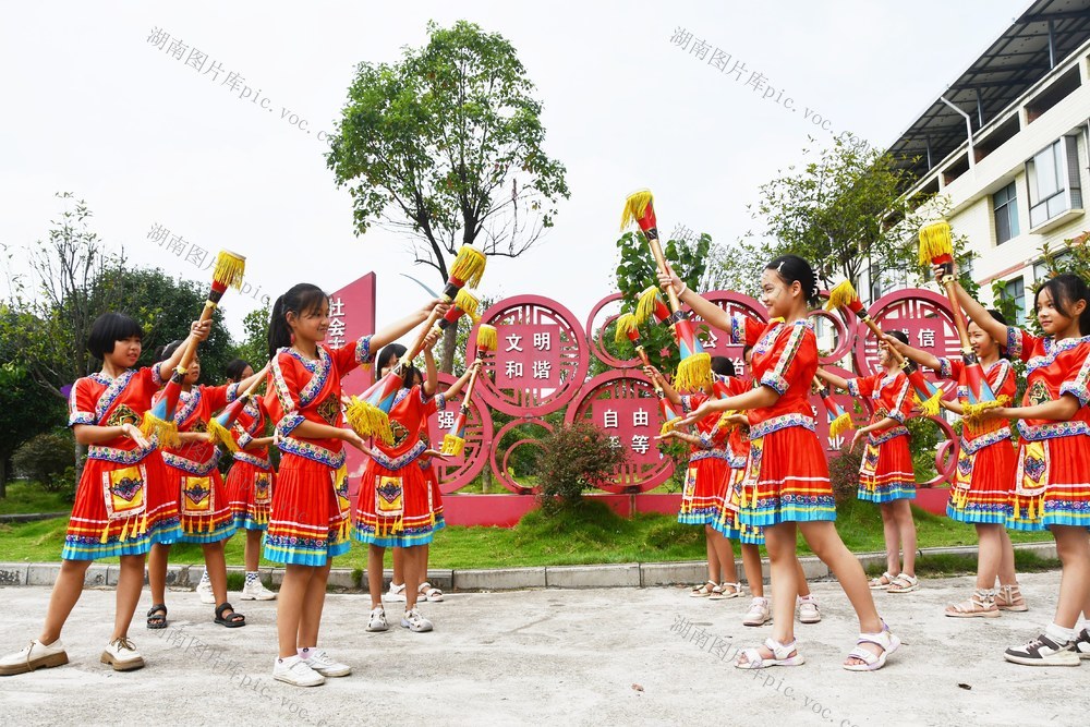 多彩课后服务   传承民族文化