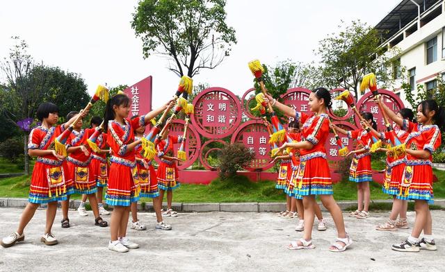 多彩课后服务   传承民族文化