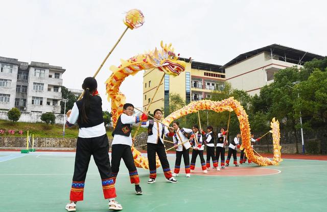 多彩课后服务   传承民族文化