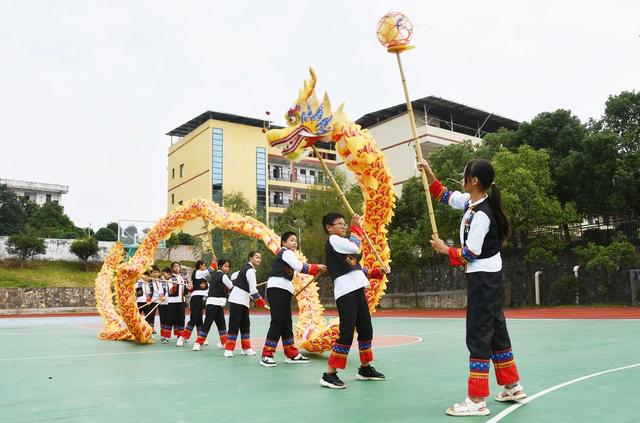 多彩课后服务   传承民族文化