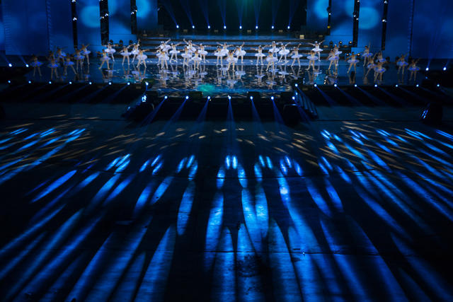 花炮节  舞台  夜晚  舞蹈  灯光  音乐