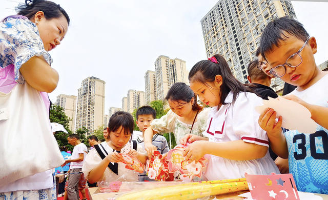 秋月潭社区开展迎中秋活动