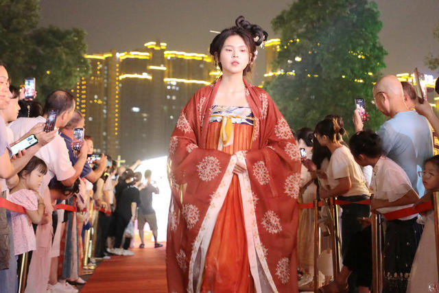 常德河街 汉服秀 迎中秋