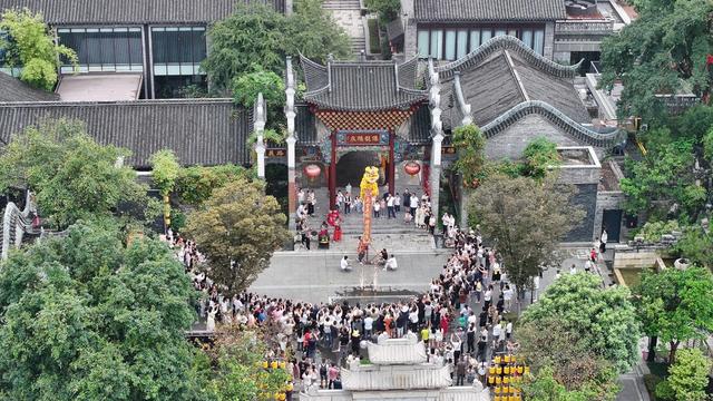 湖南  郴州  郴州长卷  中秋节 游客    舞狮  打铁花  节日  游玩项目 