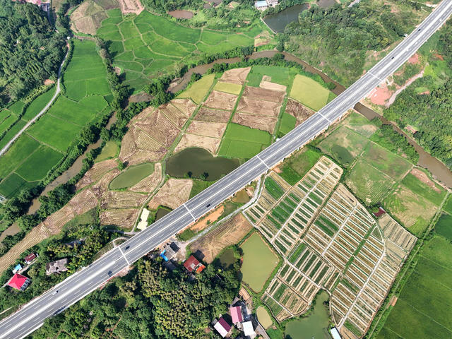 高速  公路  交通  生态  田园  和美   乡村  自然  
风景  旅游