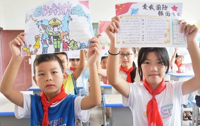  国防教育记心间