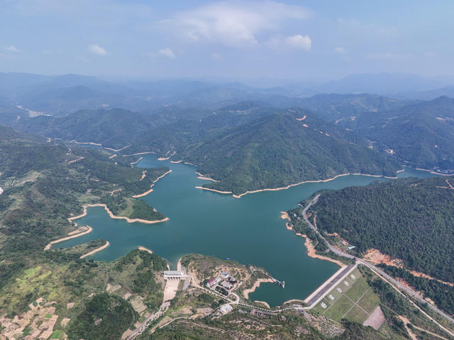 水库  生态  青山  碧水  风景  旅游  自然  湿地  风光