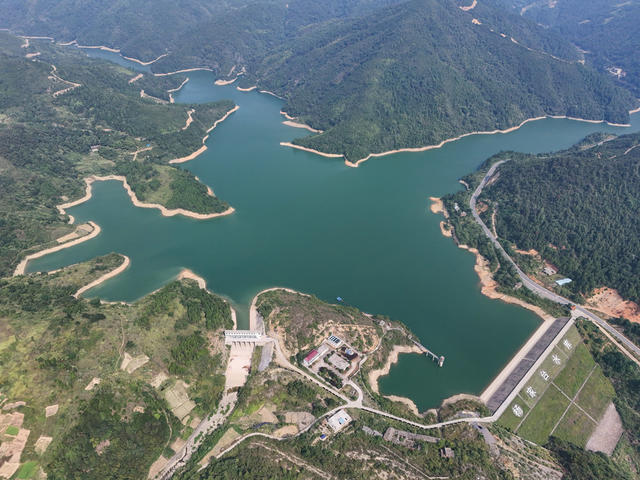 水库  生态  青山  碧水  风景  旅游  自然  湿地  风光